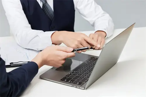 台式电脑显卡插什么线